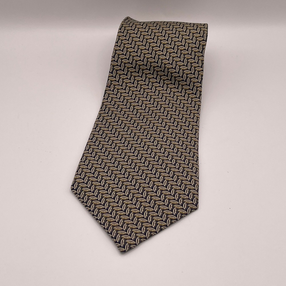 Burberrys of London Men's 100% Silk Tie Hand Sewn in USA Classic Navy‎ Gold